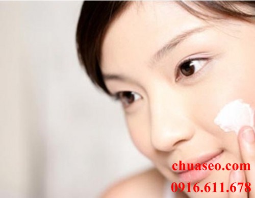 Hiện nay trên thị trường có rất nhiều loại thuốc trị sẹo được bày bán Hiện nay trên thị trường có rất nhiều loại thuốc trị sẹo được bày bán